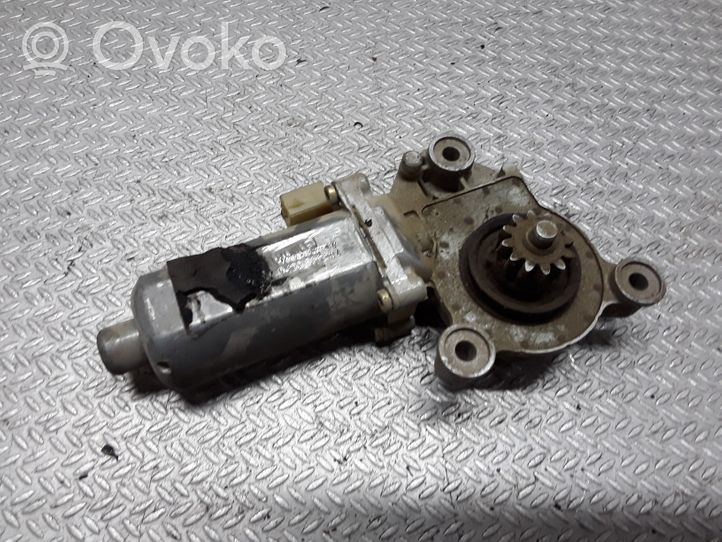 Volvo 850 Moteur de lève-vitre de porte arrière 0130821604