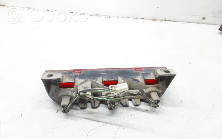 Mitsubishi Pajero Papildomas stop žibintas E4027559