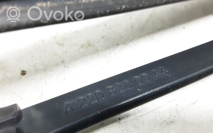 Mercedes-Benz S W220 Front wiper blade arm A2208200044