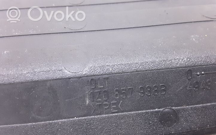 Skoda Octavia Mk2 (1Z) Paneelin laatikon/hyllyn pehmuste 1Z0857938B