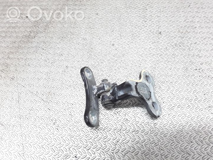 Volvo V50 Charnière inférieure de porte avant 30661436