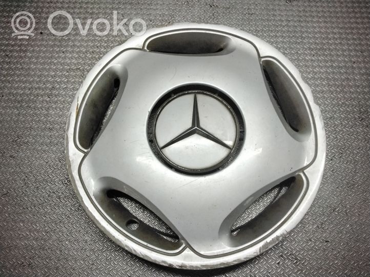 Mercedes-Benz E W210 Mozzo/copricerchi/borchia della ruota R15 A2104010024