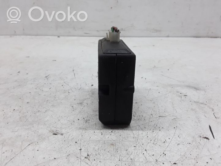 Nissan Terrano Oven keskuslukituksen ohjausyksikön moduuli 021183