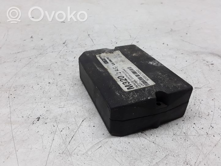 Nissan Terrano Oven keskuslukituksen ohjausyksikön moduuli 021183