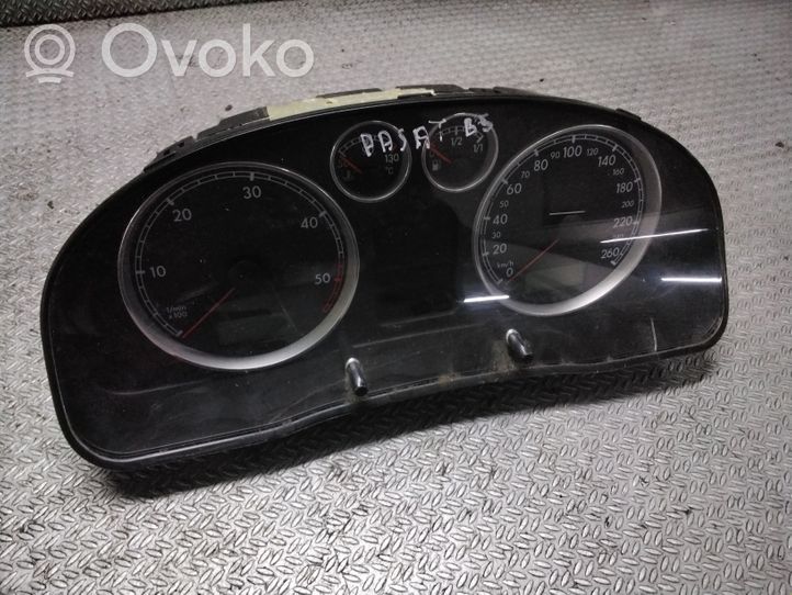 Volkswagen PASSAT B5.5 Speedometer (instrument cluster) VWZ7Z0A43031137