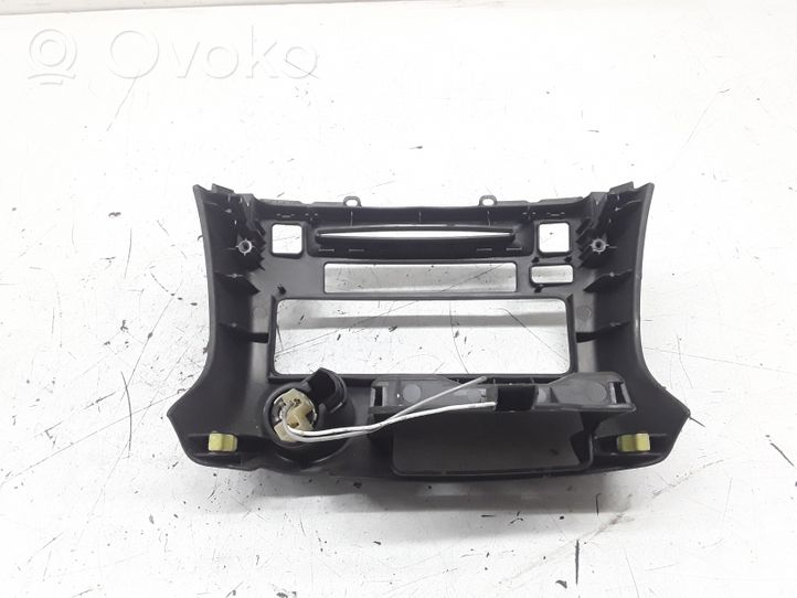 Toyota Yaris Radion/GPS-laitteen pääyksikön kehys 8622052030