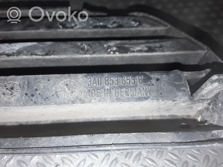 Volkswagen PASSAT B4 Grille calandre supérieure de pare-chocs avant 3A0853653B