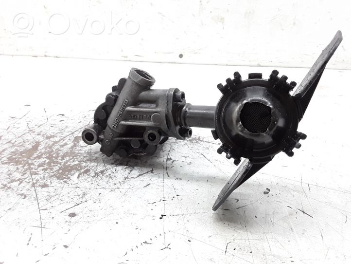 Volkswagen PASSAT B5 Oil pump 026115153