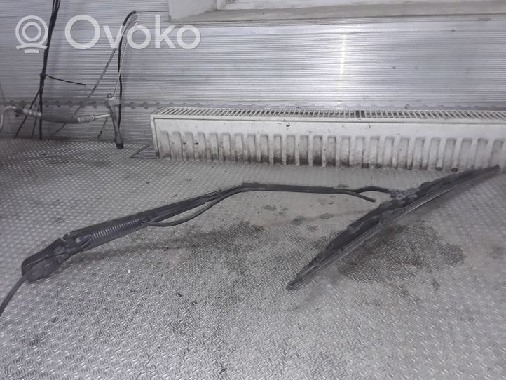 Mercedes-Benz Vito Viano W639 Windshield/front glass wiper blade A6398200144