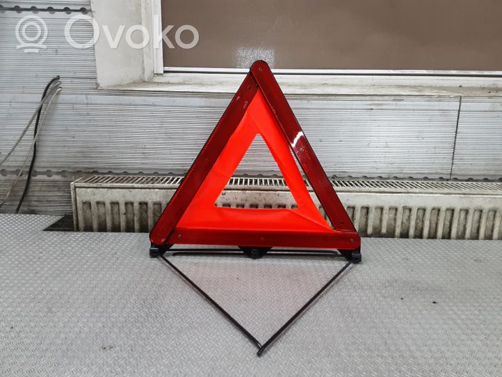 Ford Focus Triangle d'avertissement E1327R030001