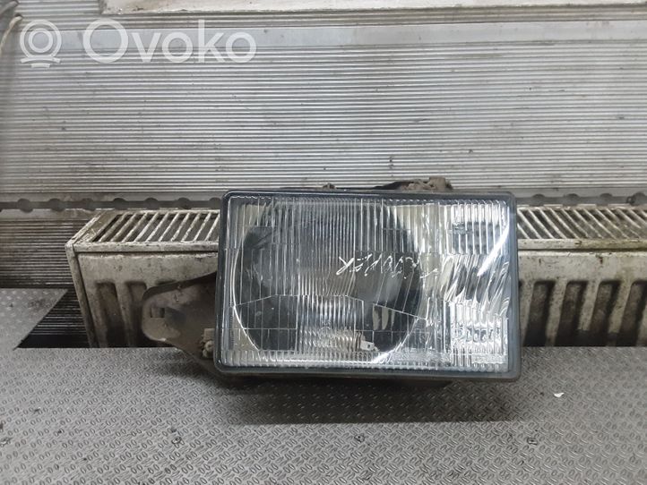 Isuzu Trooper Lampa przednia 