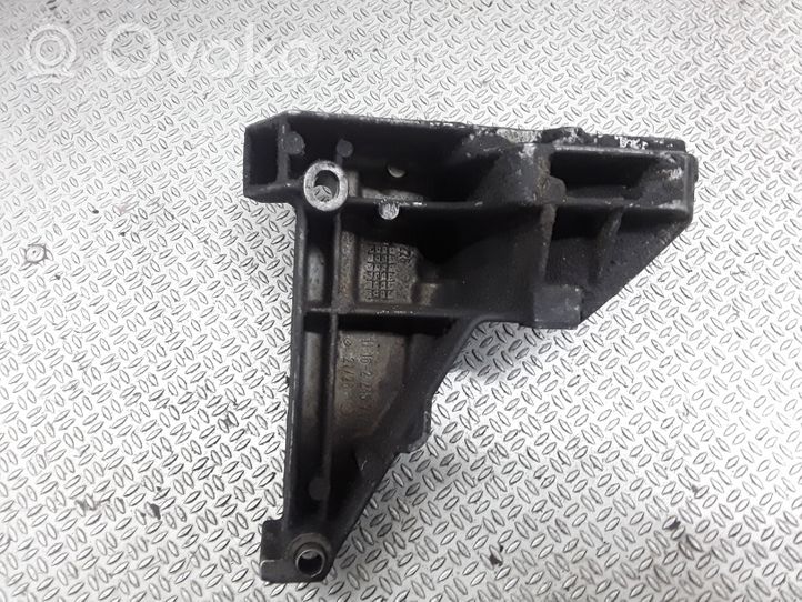 BMW 5 E39 Ohjaustehostimen pumpun kannake 