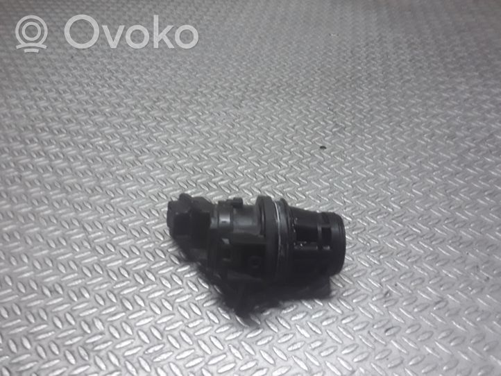 Mazda 3 I Pompe de lave-glace de pare-brise 