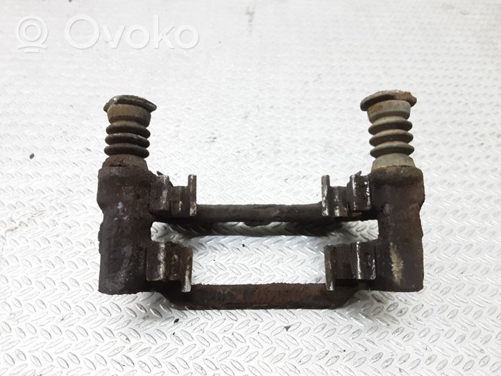 Toyota Avensis T250 Supporto della pinza del freno posteriore 