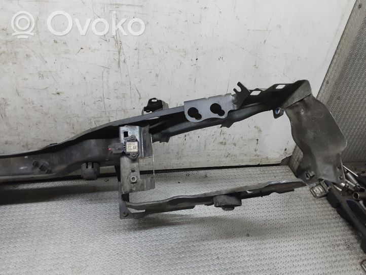 Volvo V50 Support de radiateur sur cadre face avant 