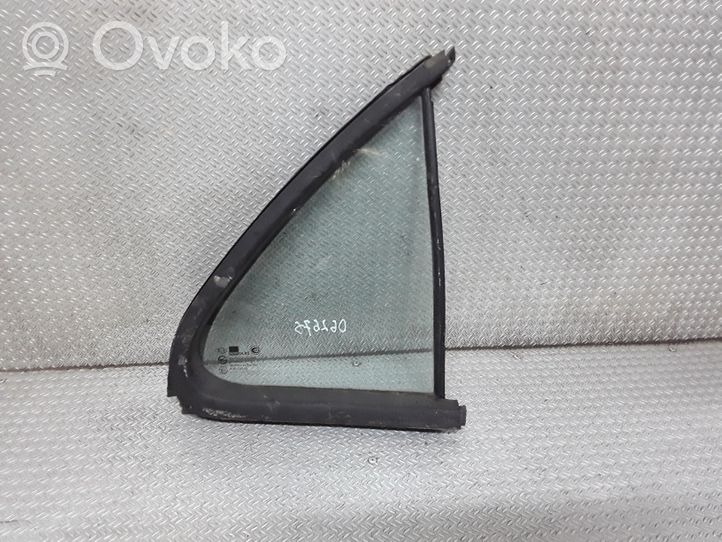 KIA Sorento Rear vent window glass 