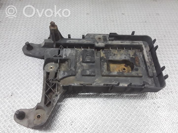 Seat Toledo III (5P) Подошва крепления аккумулятора 1K0915333C