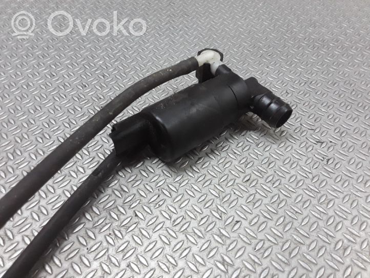 Nissan Almera N16 Pompe de lave-glace de pare-brise E13021168