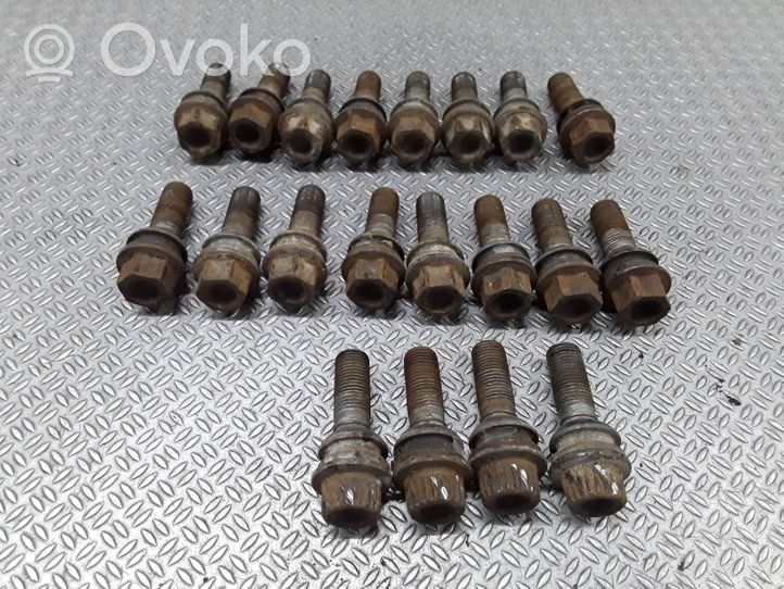 Volkswagen Touareg I Nuts/bolts 