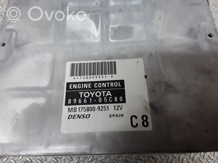 Toyota Avensis T250 Centralina/modulo del motore 8966105C80