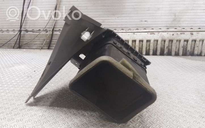 Mitsubishi Grandis Kojelaudan sivutuuletussuuttimen kehys GN71104820A