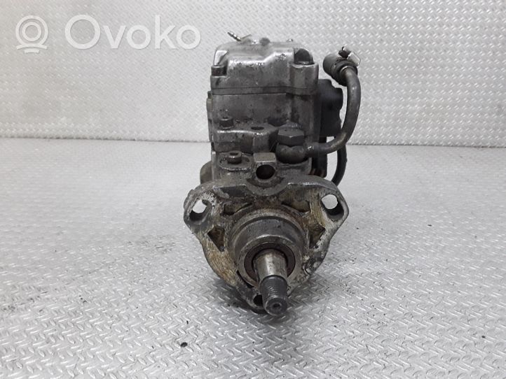 Volkswagen PASSAT B4 Polttoaineen ruiskutuksen suurpainepumppu 028130110N