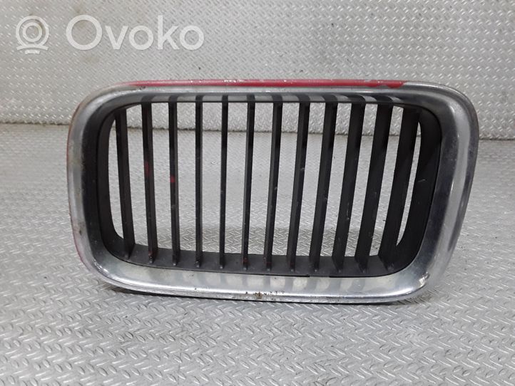 BMW 3 E36 Maskownica / Grill / Atrapa górna chłodnicy 