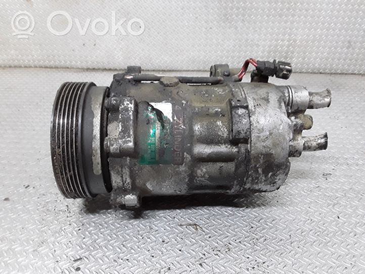 Volkswagen PASSAT B4 Compressore aria condizionata (A/C) (pompa) 1H0820803D