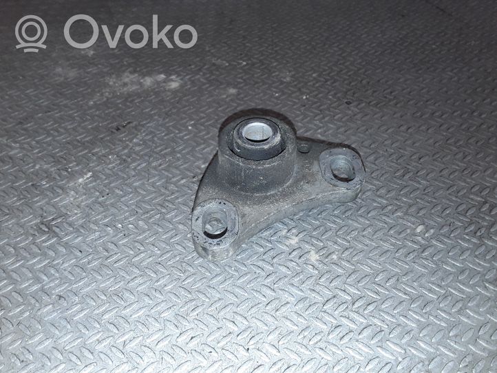 Volvo V70 Supporto di montaggio del motore 8666204