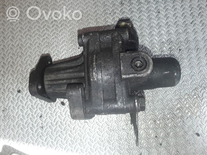 BMW 5 E34 Vairo stiprintuvo siurblys 681955236