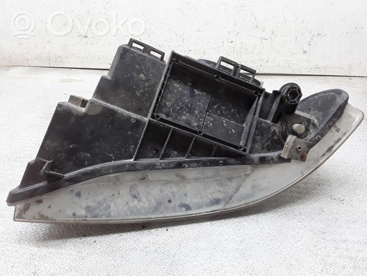 Audi A4 S4 B5 8D Lampa przednia 