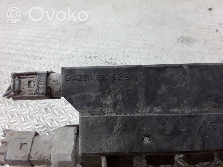 Mercedes-Benz S W220 Air suspension valve block A2203200258