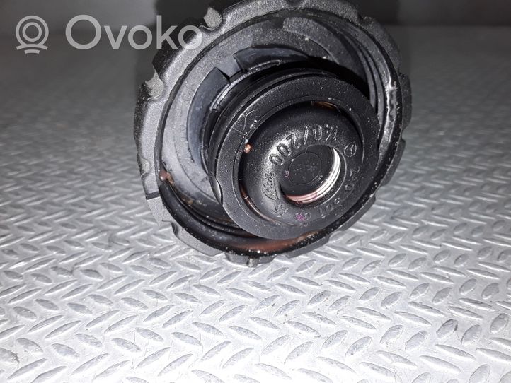 Mercedes-Benz C W203 Vase d'expansion / bouchon de réservoir de liquide de refroidissement 2105010515