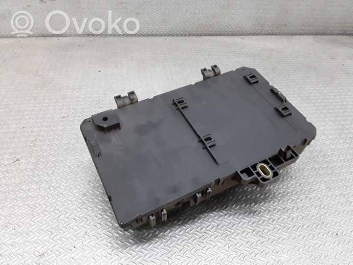 Opel Zafira B Module de fusibles 13206757