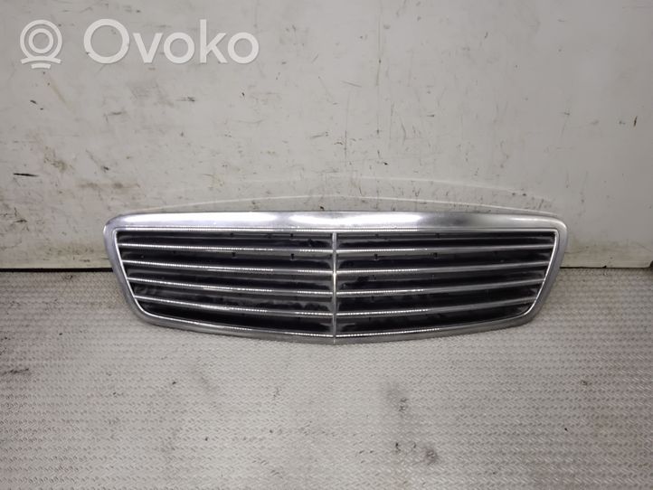 Mercedes-Benz S W220 Grille calandre supérieure de pare-chocs avant 777200002