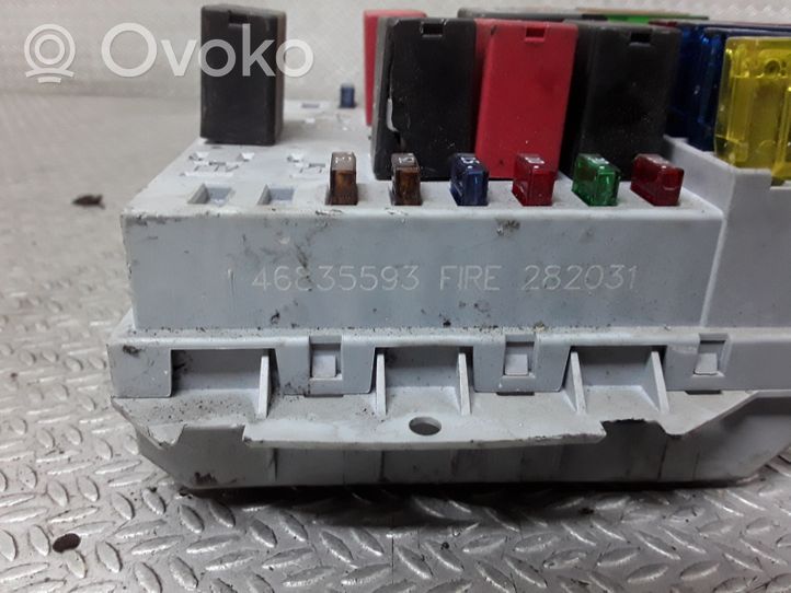 Fiat Punto (176) Module de fusibles 46835593