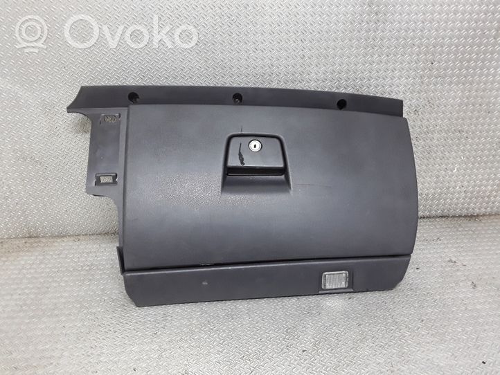 Volvo V50 Kit de boîte à gants 8626141