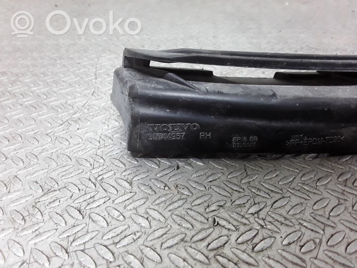 Volvo V50 Staffa faro/fanale 30744957