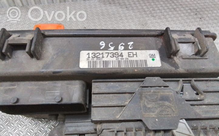 Opel Corsa D Ramka / Moduł bezpieczników 13217394EH