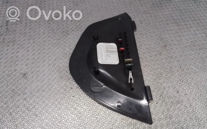 Volvo V70 Kojelaudan sivupäätyverhoilu 09164898