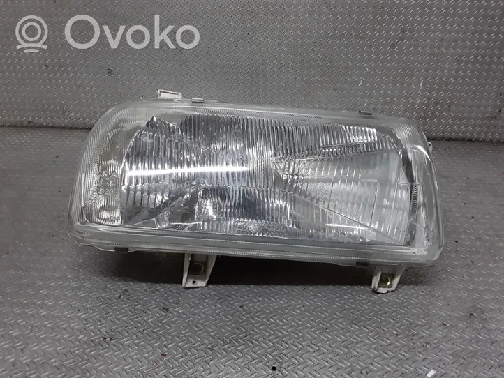 Volkswagen Vento Lampa przednia 203351B