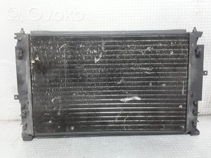 Volkswagen PASSAT B5 Radiateur de refroidissement 8D0121251AC