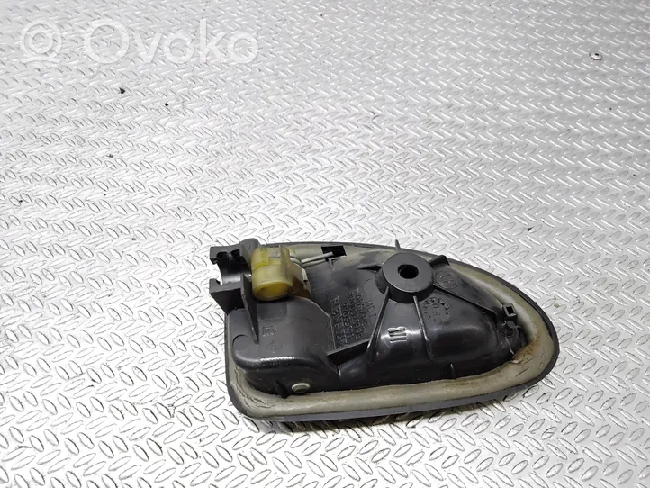 Opel Vivaro Front door interior handle 82000289945