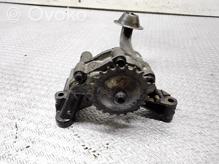 Volkswagen Touran I Oil pump 038115105C