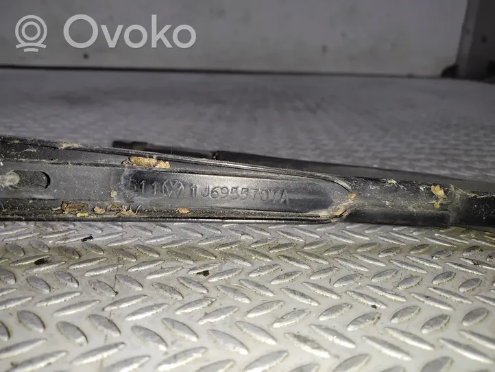 Volkswagen Golf IV Rear wiper blade 1J6955707A