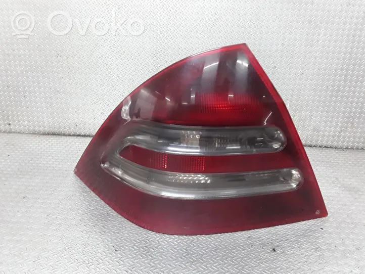 Mercedes-Benz C W203 Lampa tylna 