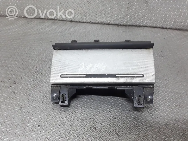 Audi A4 S4 B7 8E 8H Auton tuhkakuppi 8E0857951J