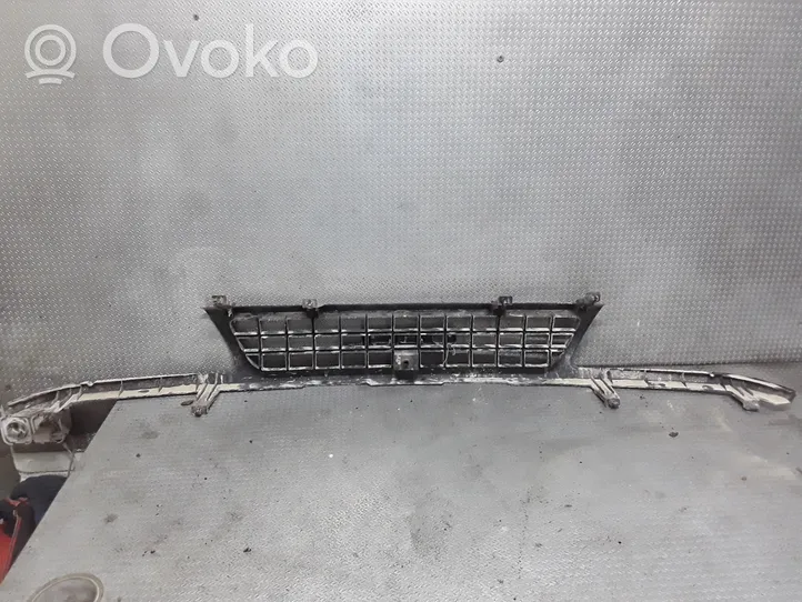 Opel Frontera A Grille calandre supérieure de pare-chocs avant 07050999