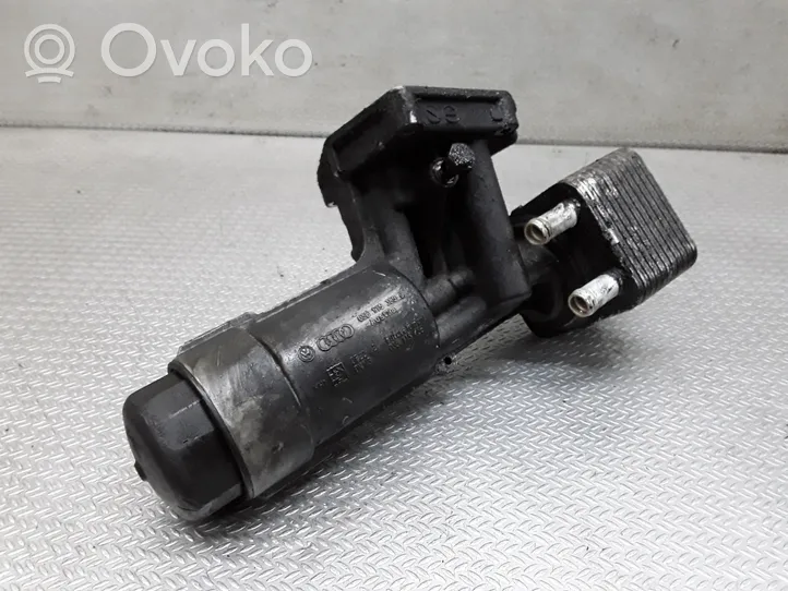 Audi A4 S4 B7 8E 8H Supporto di montaggio del filtro dell’olio 038115389C