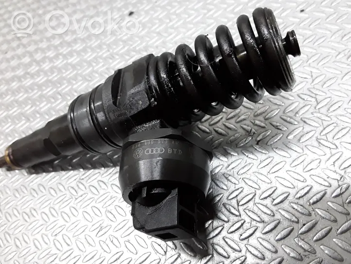 Volkswagen Polo IV 9N3 Fuel injector 038130073AG